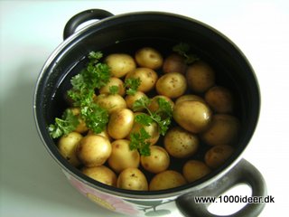 Frisk kartoflerne op med persille 