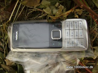 Skn mobilen med en plastpose nr fingrene er snavsede 