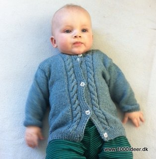 Baby trje med snoninger  str. 6-9 mdr.