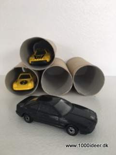 Toiletruller som garage eller tunneler til biler