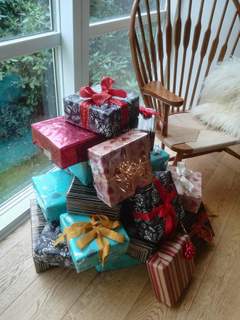 Luk julestemningen ind i huset med pakker